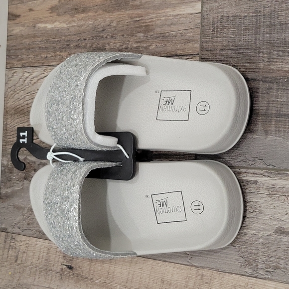 Extremely Me Glitter Slides - Picture 2 of 4